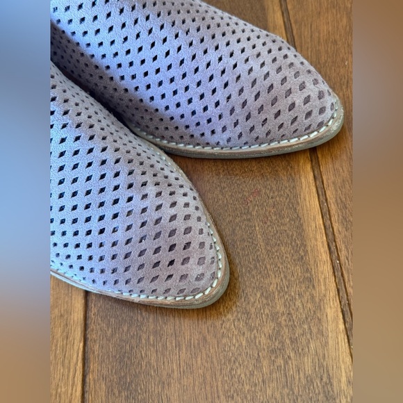 Jeffrey Campbell Favela Perforated Suede Mules Size 8.5 Preowned - Picture 8 of 10